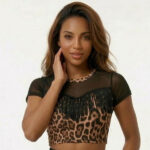 Top manga corta animal print con microtul